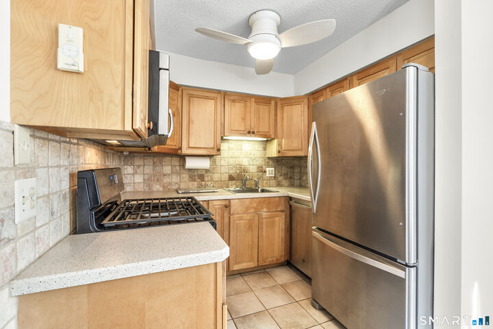 Property Photo:  215 Beach Street 2G  CT 06516 