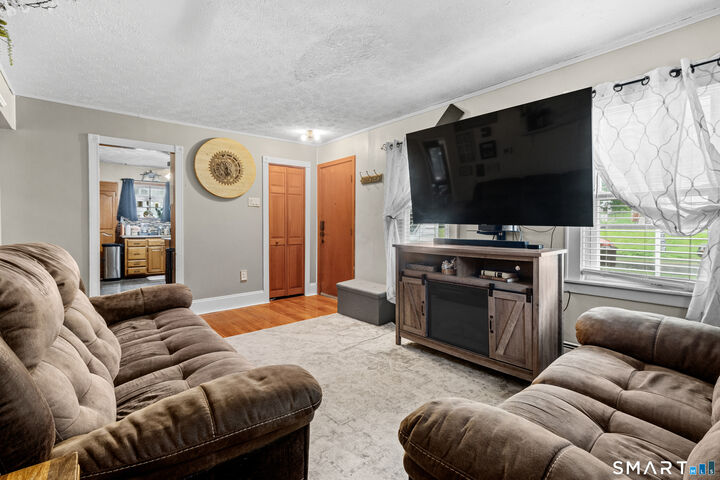 Property Photo:  254 Commonwealth Avenue  CT 06053 
