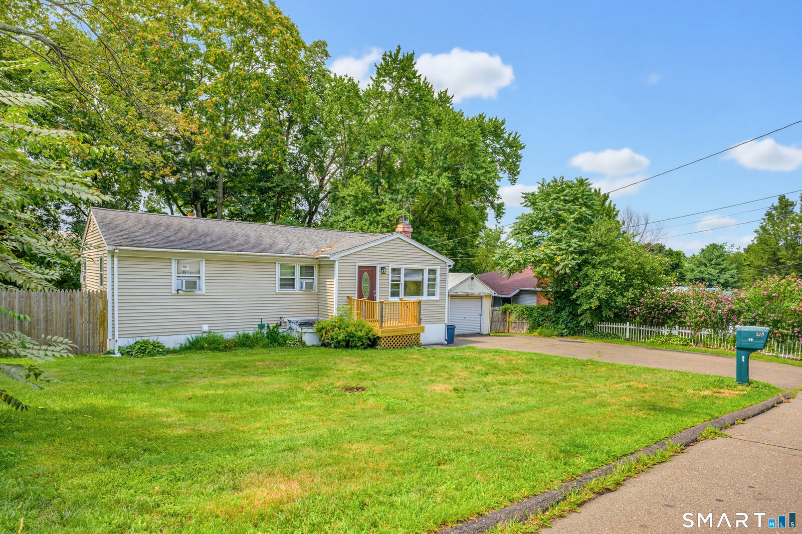 Property Photo:  86 Crest Avenue  CT 06513 