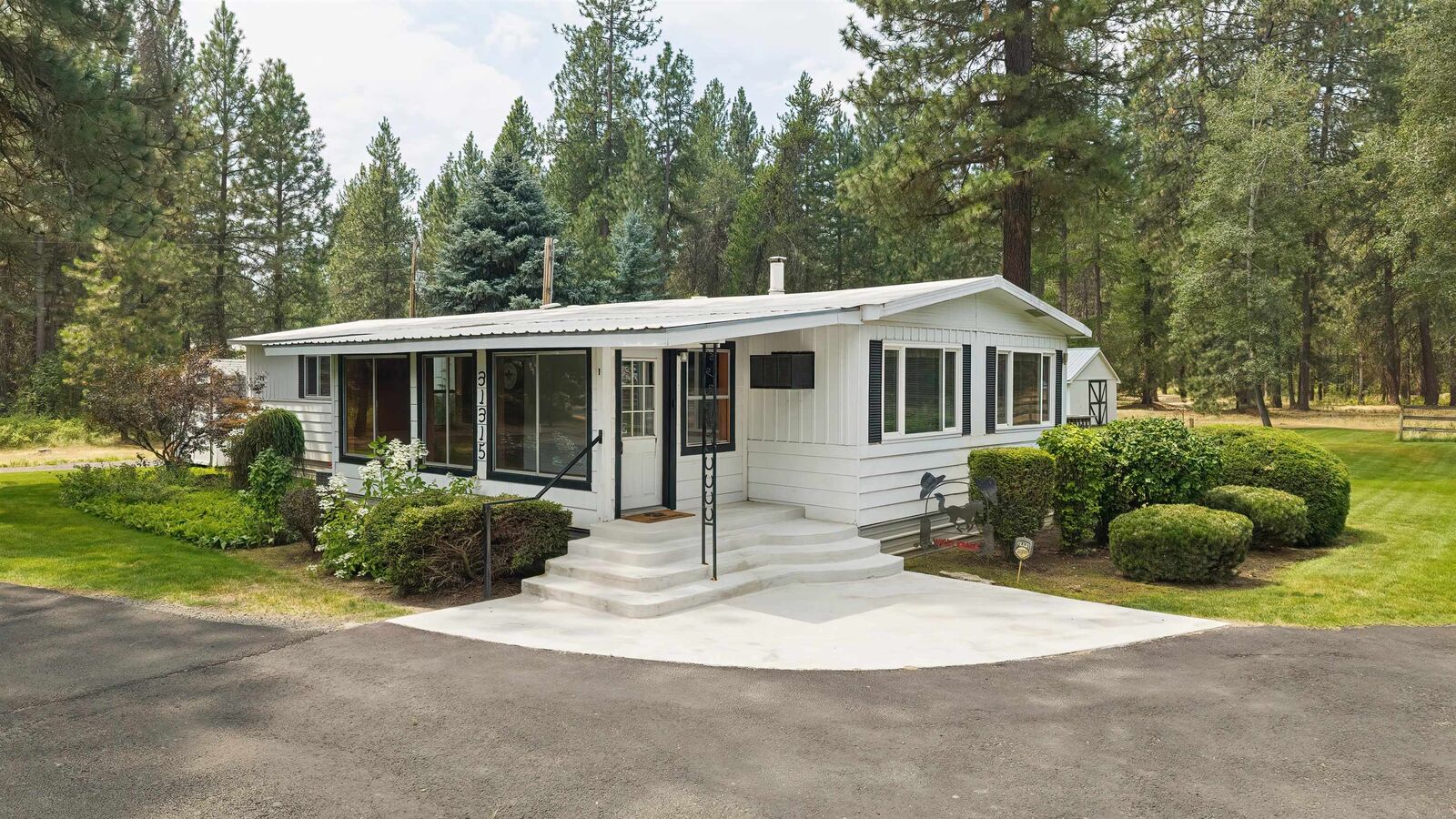 Property Photo: 31315 N Cedar Rd WA 99006