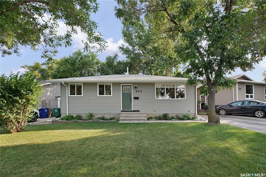 Property Photo:  226 Western Crescent  SK S7H 4J6 