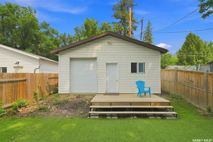Property Photo: 406 27th Street W SK S7L 0J9