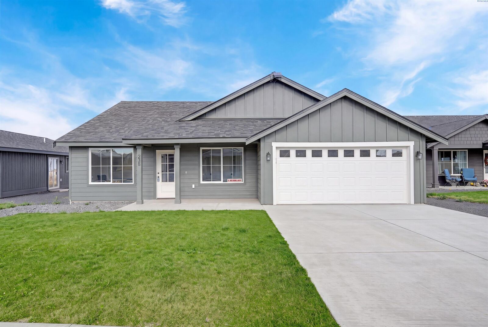Property Photo: 238 Parkside Pl WA 98823