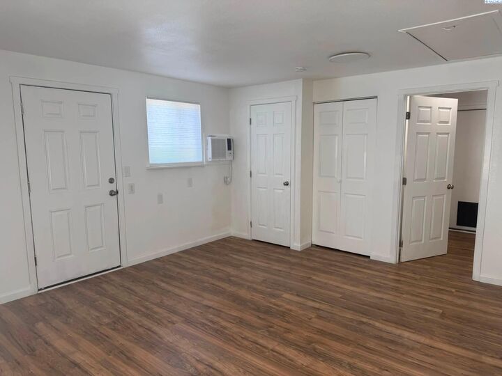 Property Photo: 1114 Horne Dr WA 99320