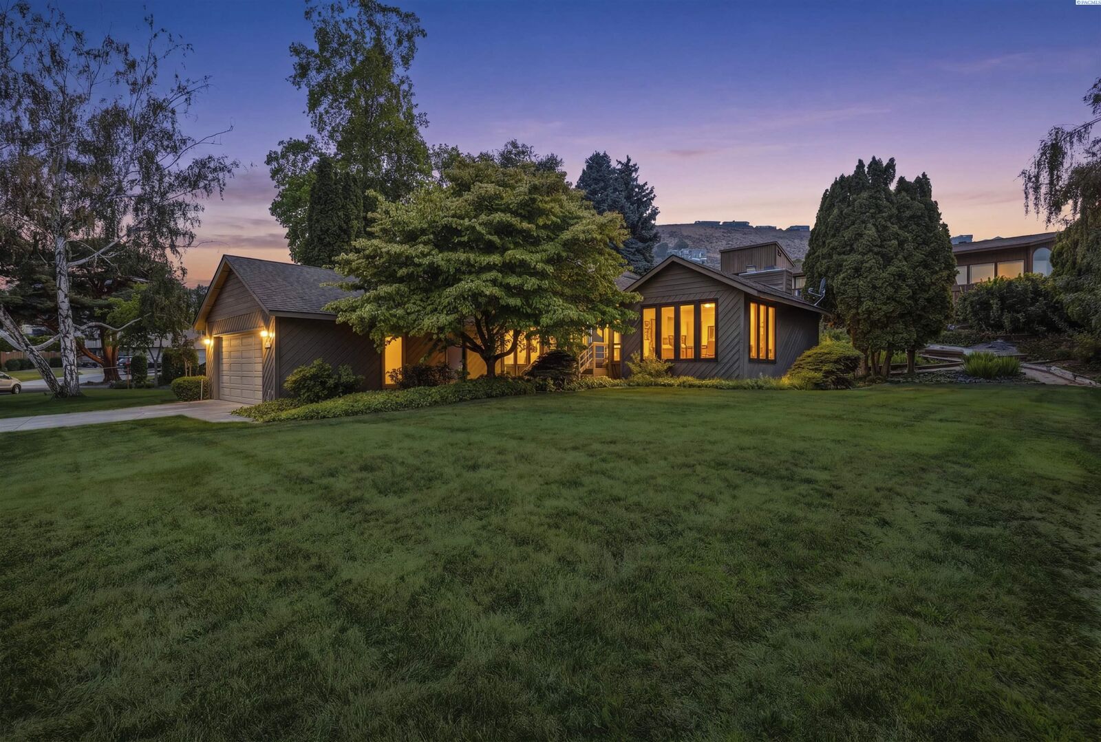 Property Photo:  2507 Dawn Hill Court  WA 99352 