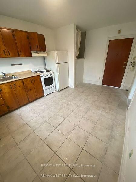 Property Photo:  35 Lansdowne Avenue 2  ON M6K 2V7 