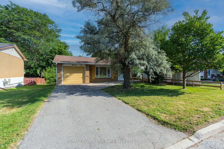 Property Photo:  16 Austin Street  ON K8V 1Z4 