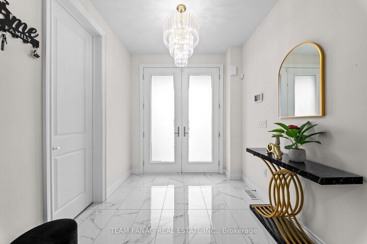 Property Photo: 21 Aveena Road ON L6P 0Z5