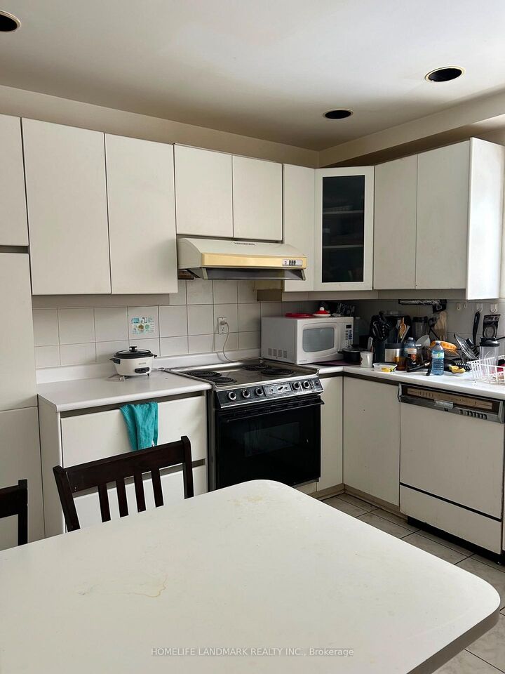 Property Photo: 105 Whitehorn Crescent ON M2J 3B1