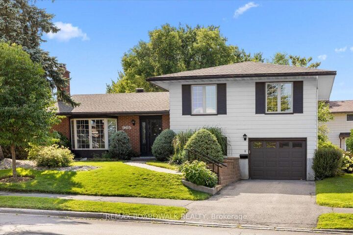 Property Photo:  965 Cahill Drive W  ON K1V 9H9 