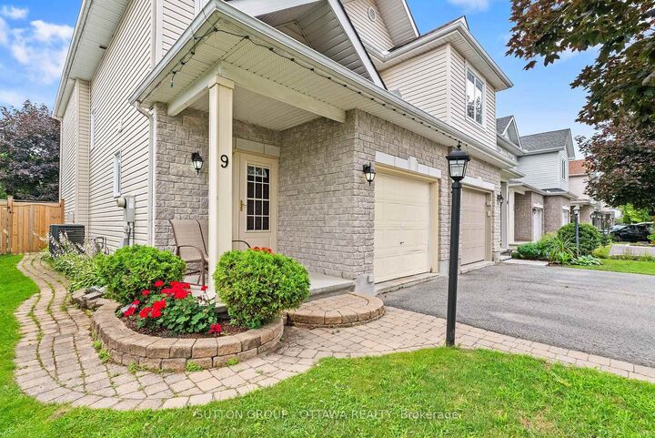 Property Photo: 9 Alameda Way ON K2J 4Z3