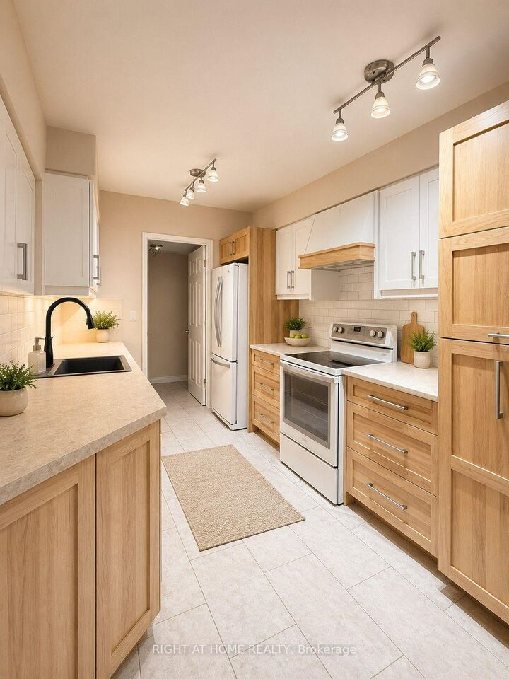 Property Photo: 3605 Kariya Drive 2308 ON L5B 3J4