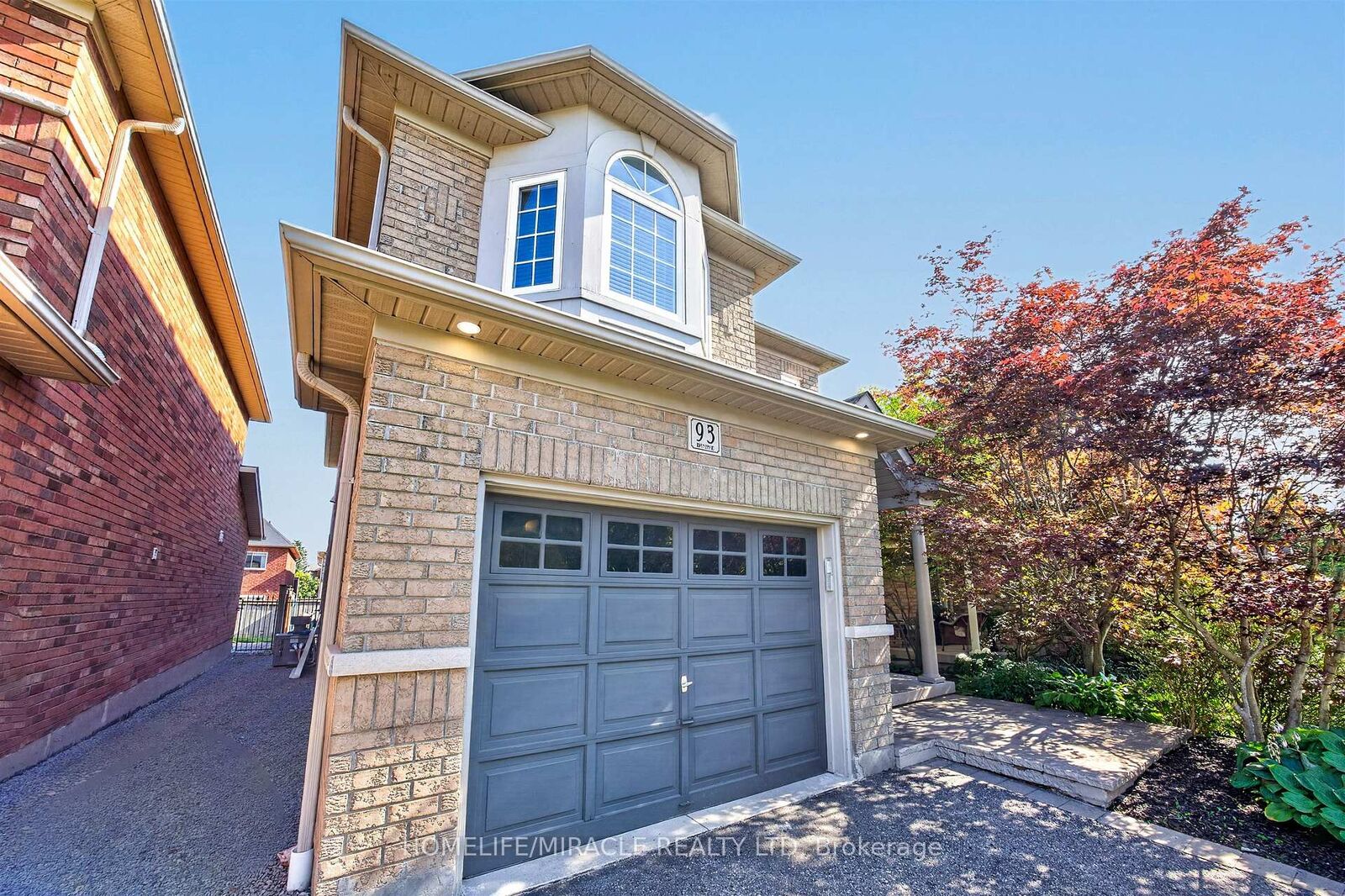 Property Photo: 93 Scepter Place ON L1R 3A8