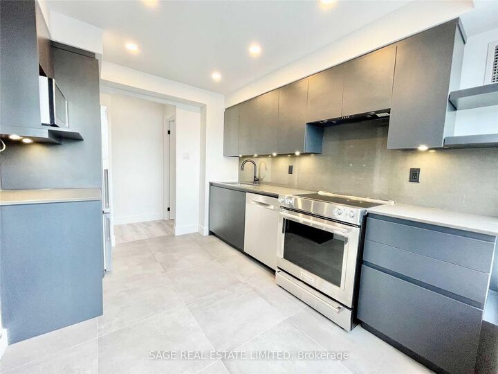 Property Photo:  887 Bay Street 1408  ON M5S 3K4 