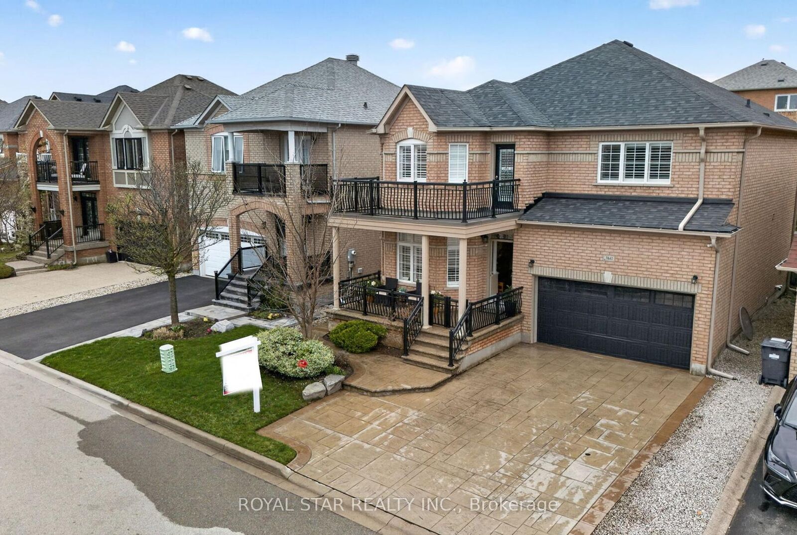 Property Photo:  3841 Edgecliffe Run  ON L5M 6N6 