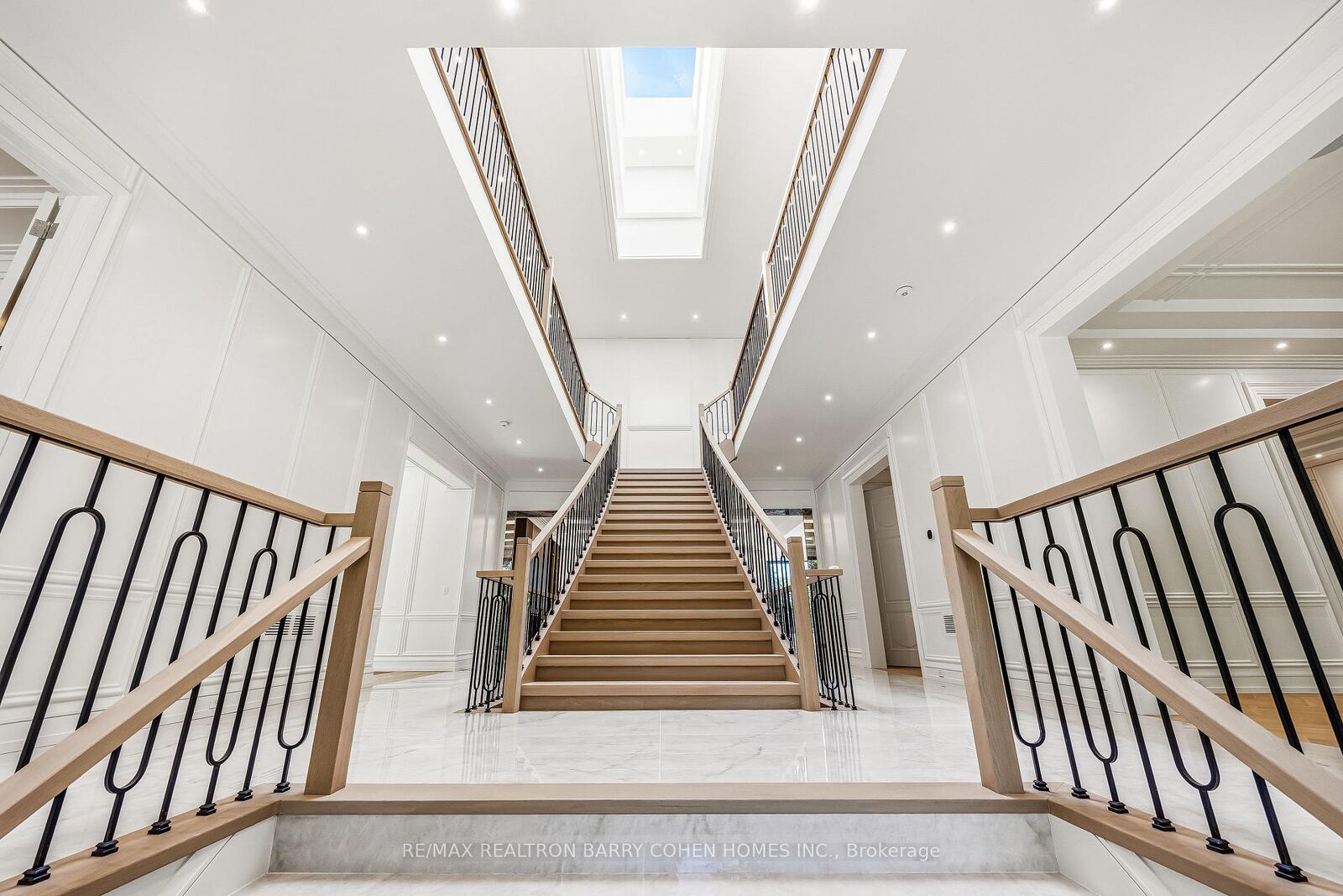 Property Photo: 27 Penwood Crescent ON M3B 3B1