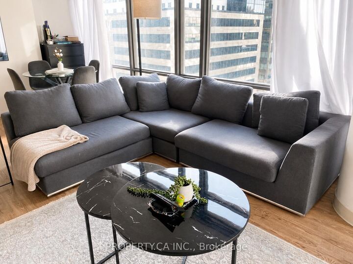 Property Photo:  38 Grenville Street 602  ON M4Y 1A5 