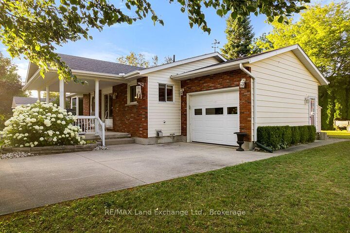 Property Photo: 334 Cole Boulevard ON N0H 2L0