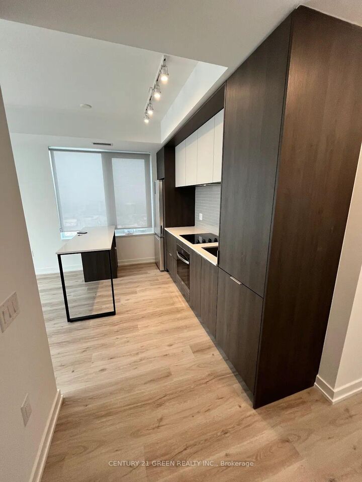 Property Photo:  395 Square One Drive 3503  ON L5B 0P6 