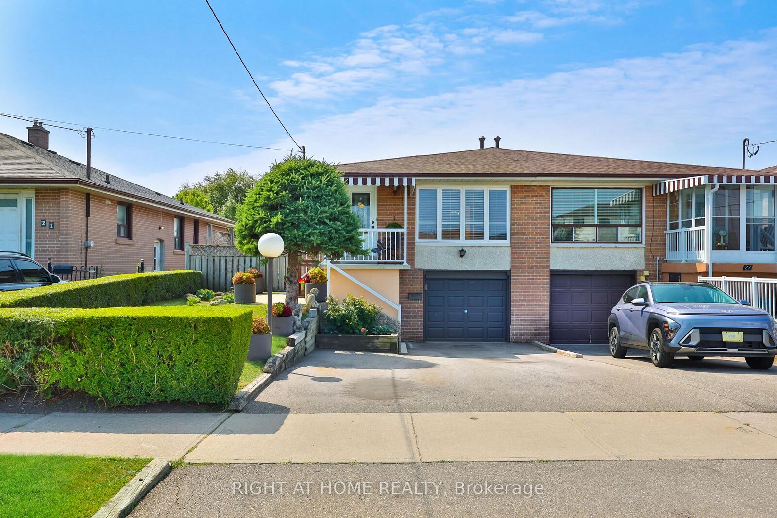 Property Photo: 25 Larchwood Road ON M3N 1B5