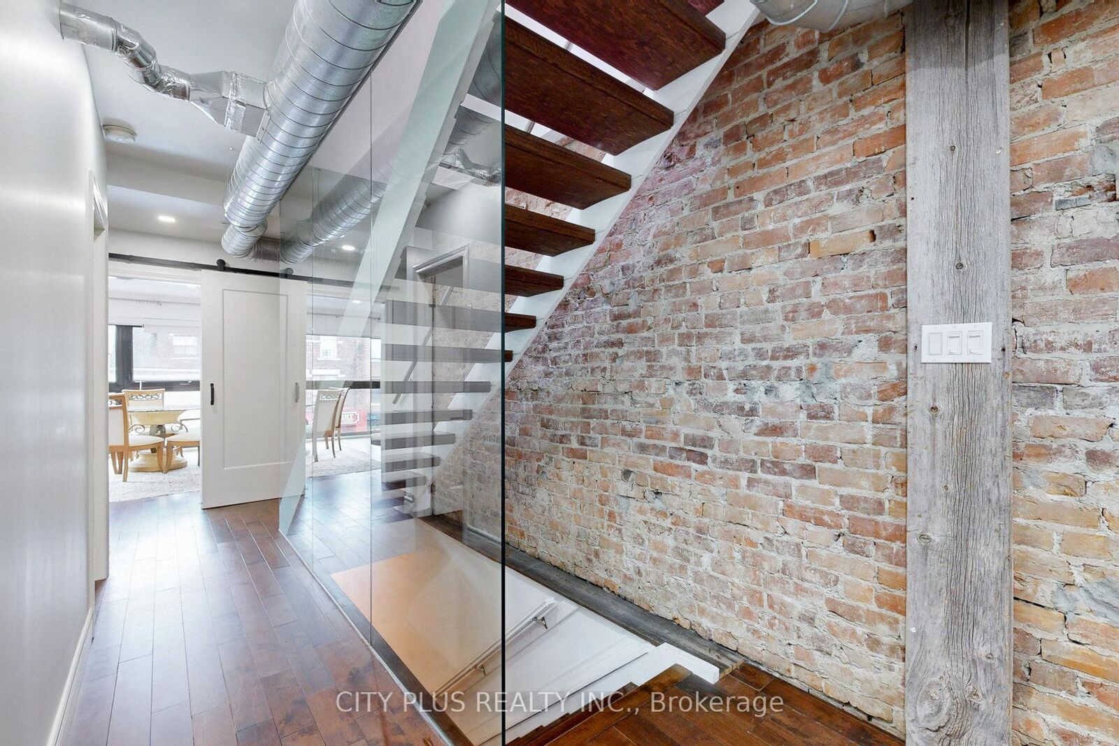 Property Photo: 704 Bloor Street W ON M6G 1L4