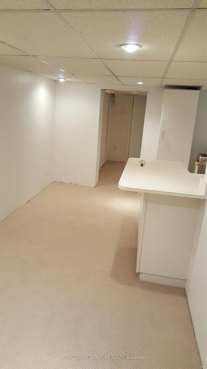 Property Photo: 27 Hillsboro Avenue Unit Lower 1 ON M5R 1S6