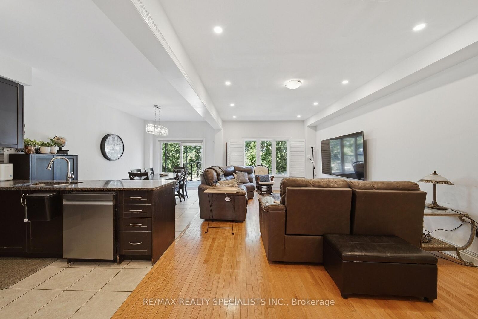 Property Photo:  294 Miller Park Avenue  ON L3Z 0Y1 