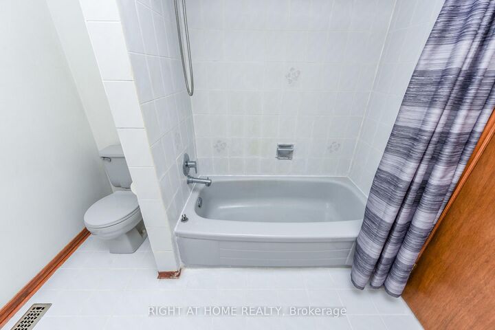 Property Photo: 63 Pennsylvania Avenue ON L6Y 4P3