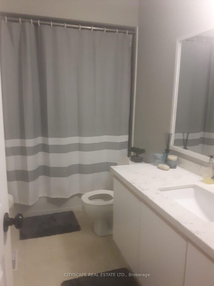 Property Photo:  1050 Bristol Road W 40  ON L5V 2E8 