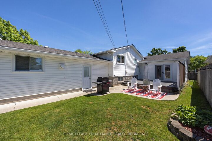 Property Photo: 6 Byron Crescent ON K7M 1H7