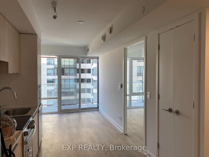 Property Photo:  18 Maitland Terrace 913  ON M4Y 0H2 