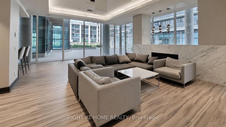 Property Photo:  9618 Yonge Street 1010  ON L4C 0X5 