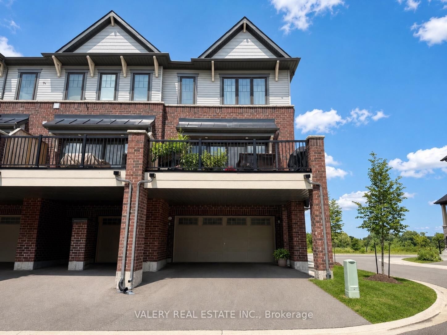 Property Photo:  185 Bedrock Drive 16  ON L8J 0M5 