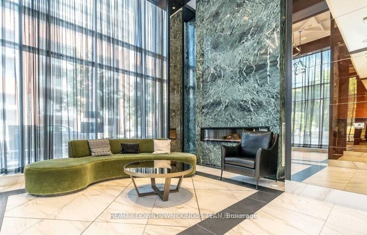 Property Photo:  89 McGill Street 2201  ON M5B 1H5 