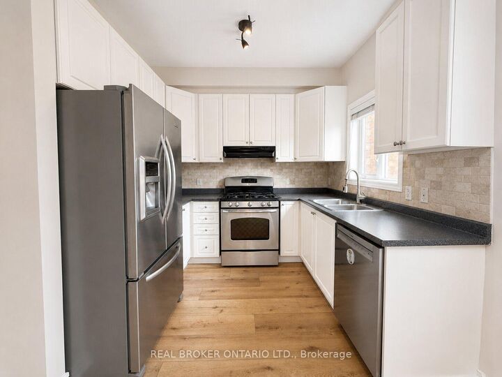 Property Photo:  204 Springstead Avenue  ON L8E 6E8 