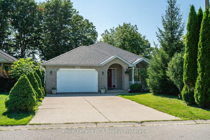 246 16th Avenue Crescent — photo 1