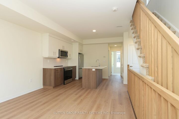 Property Photo:  734 Front Royal Street 13  ON L4Y 0C8 