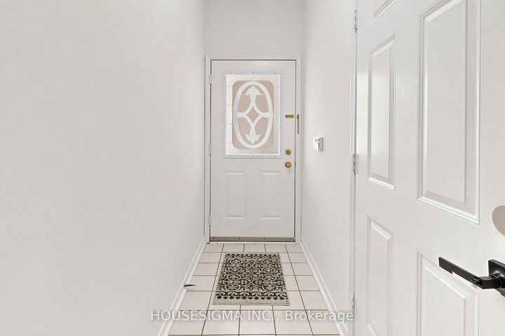 Property Photo:  83 Mondeo Drive 220  ON M1P 5B6 