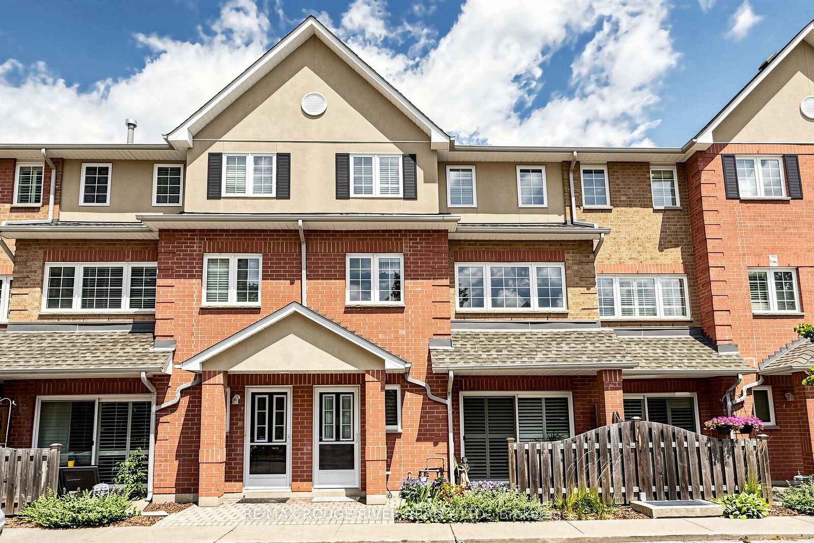 Property Photo:  1400 The Esplanade N/A N 418  ON L1V 6V2 