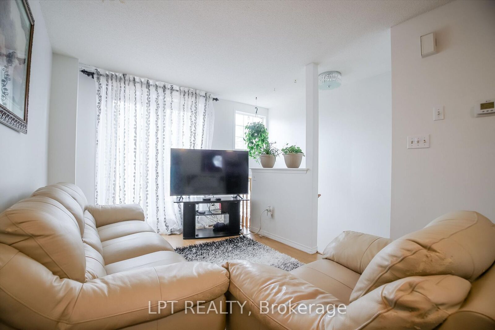 Property Photo: 1378 Meadowvale Road 36 ON M1B 5Z4
