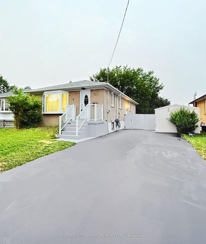 753 Scarborough Golf Club Road — photo 1