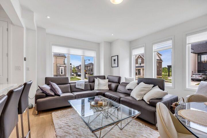 Property Photo:  9 Crown Gate  ON L6M 0W8 