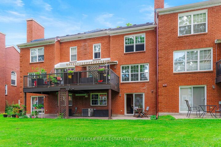 Property Photo:  18 Country Club Place  ON K6V 6T7 