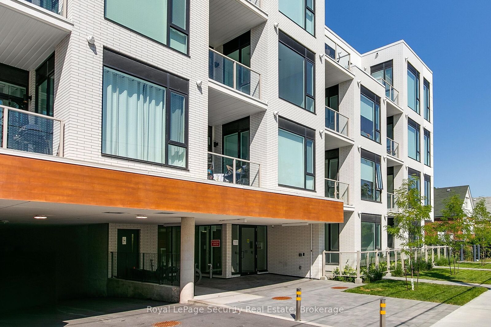 Property Photo: 722 Marlee Avenue 301 ON M6B 3J7