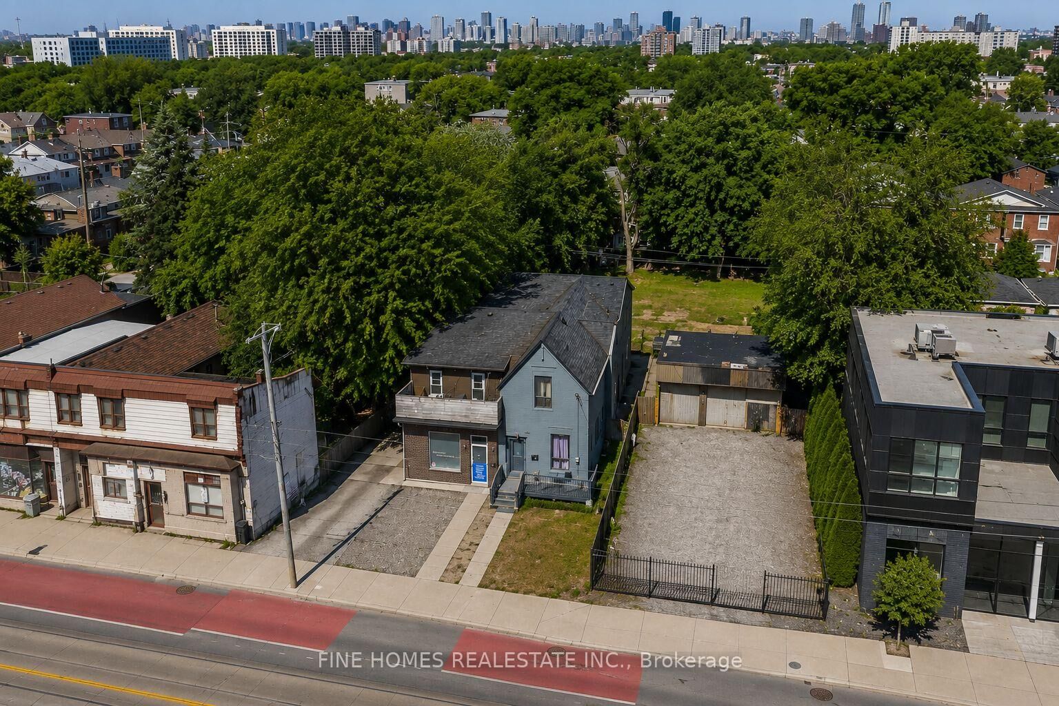 Property Photo:  318 Dufferin Street  ON M6K 1Z6 