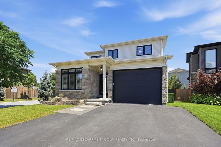 Property Photo: 16 Olde School Court ON L2N 0B1