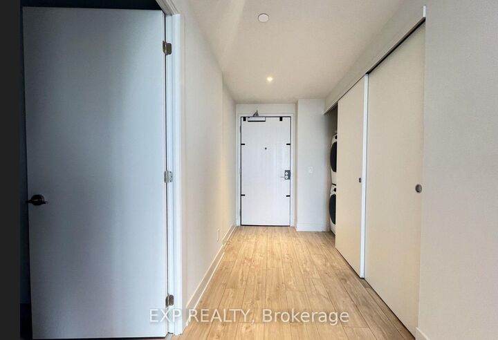 Property Photo:  8 Cumberland Street 3707  ON M4W 1J5 