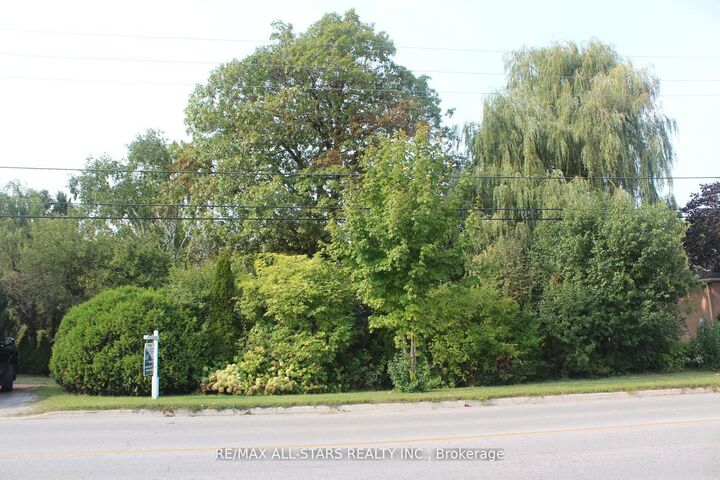 Property Photo: 40 Riverglen Drive ON L4P 2R1