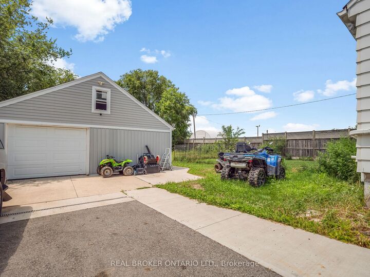 Property Photo:  1019 Niagara Street  ON L3C 1M5 