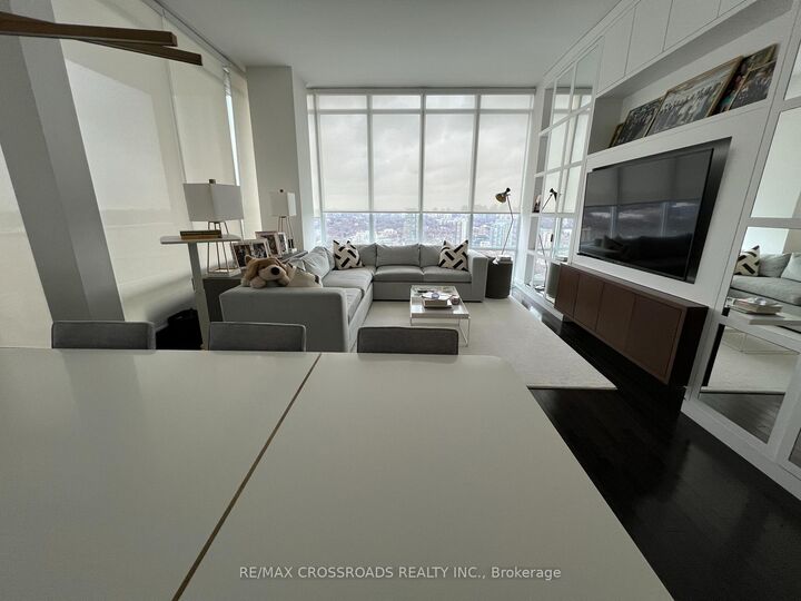 Property Photo: 1 Bedford Road 3003 ON M5R 2B5